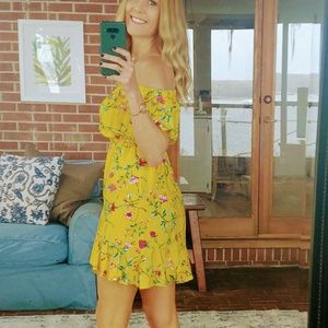 😱 ONLY 1 LEFT!! Yellow floral sun dress 😲